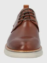 Zapato acordonado Hush Puppies modelo Rustic, color marrón, confeccionado en cuero con forro de cuero y suela de EVA.