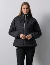 Campera beige capitoneada marca Weatherproof, con cierre central, bolsillos delanteros y forro interno.