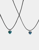 Set de dos collares con cordón negro y dije de corazón con piedra mood que cambia de color según el estado de ánimo.