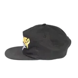 Gorro negro de visera con el logo de Thrasher Racing bordado en amarillo y blanco.