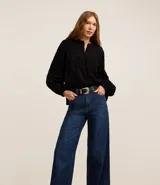 Pantalón de jean wide leg de tiro alto, color azul oscuro.