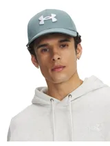 Gorro deportivo Under Armour color gris con logo bordado en negro.