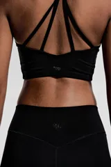 Calzas deportivas capri negras de tiro alto, confeccionadas en tejido funcional con tecnología SoftMove™ para máxima suavidad y sujeción.