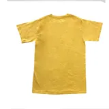 Remera color mostaza con logo de la marca Etnies estampado en el pecho.