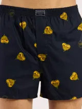 Bóxer de algodón blanco con estampado de flores pequeñas color celeste, con cintura elástica y logo de la marca en el centro.