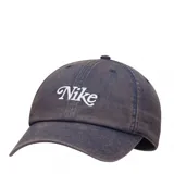 Gorra de béisbol azul jean con logo de Nike bordado en blanco.