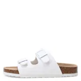 Sandalia plateada con dos tiras anchas con hebillas ajustables, plantilla de corcho y suela de goma.