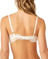 Bralette blanco con copas triangulares de tela suave y detalles de encaje transparente con ribete de pestañas.