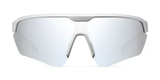 Lentes de sol plateados con montura blanca, estilo deportivo y lentes reflectantes. Protección UV400, lente con film anti-scratch y super hidrofóbico. Inspirados en modelos de ciclismo.