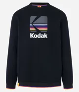 Buzo negro de algodón y poliéster con cuello redondo y mangas largas. Estampado frontal con el logo de Kodak a rayas de colores.