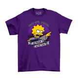 Remera color violeta con estampado de Lisa Simpson señalando con el texto "TODO ESTE MALDITO SISTEMA ESTÁ MAL".