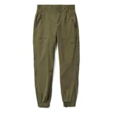 Pantalón jogger verde militar para mujer, confeccionado en 95% nylon reciclado y 5% spandex. Cuenta con cintura y puños elásticos, dos bolsillos laterales abiertos y acabado repelente al agua (DWR) libre de PFC.