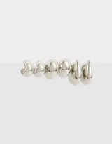 Set de tres pares de aros tipo argolla chunky plateados con diferentes formas y grosores.