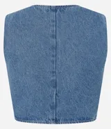 Chaleco de jeans con cuello en V, abotonado al frente con botones dorados y corte crop.