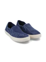 Zapatillas slip-on azules de algodón orgánico con suela de caucho natural.