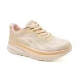 Championes deportivos color beige con detalles en blanco.