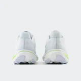 Championes de running New Balance Fresh Foam Vongo V6, color blanco con detalles en gris y suela con amortiguación en verde lima neón. Presentan un diseño con soporte medial para estabilidad y una plataforma acolchada.