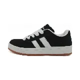 Championes urbanos color beige con detalles en marrón, cordones marrones y suela blanca con base marrón.