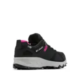 Zapatilla de senderismo Columbia Peakfreak Hera, color negro con detalles en rosa fucsia y suela gris claro. Cuenta con tecnología OutDry impermeable y transpirable, sistema de cordones Navic Fit y entresuela TechLite+.