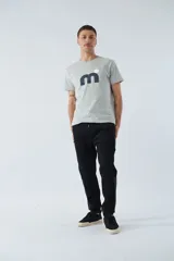 Pantalón de jogging gris oscuro de felpa con puños, cintura ajustable con cordón y logo estampado en la pierna.