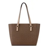 Cartera tote Guess modelo Lockwood Chica, color marrón con estampado del logo de la marca.