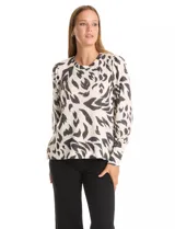 Buzo de hilado fino color blanco con estampado animal print en negro y gris. Cuello redondo, manga larga y detalle de botones dorados en los laterales.