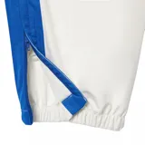 Pantalón de jogging blanco de corte recto con cintura elástica y cordón ajustable. Presenta una franja azul a lo largo de la pierna y el logo de Lacoste bordado en el muslo.