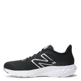 Championes New Balance 411 V3 negros con detalles plateados y suela blanca.