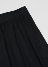 Pantalón crop color beige, de lino y viscosa, con corte wide leg y cintura elástica.