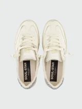 Championes Golden Goose Soul Star de cuero blanco con cordones, detalle de glitter plateado en el talón y logo GGDB en el lateral.