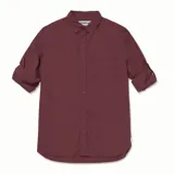 Camisa de popelina verde con cuello abotonado, cierre frontal con botones, bolsillo de parche en el pecho izquierdo, mangas largas con trabillas para enrollar y dobladillo camisero.