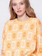 Sweater de punto con diseño jacquard de flores, de manga larga y cuello a la base.