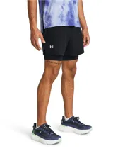 Short de running Under Armour Launch 5 2N1, color negro con logo blanco.