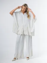 Maxi camisa color verde militar de lino bordado con flores blancas, manga abullonada y calce amplio.