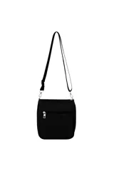 Bandolera negra con correa larga regulable, bolsillo frontal con cierre y logo 'TRENDY' vertical en el frente.