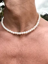 Collar de perlas blancas de 8mm.