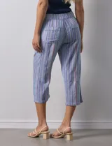 Pantalón capri de lino estampado marca Dash, con pretina ancha elastizada y bolsillos inclinados.