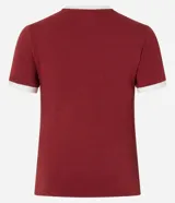 Remera corta color borgoña con cuello redondo y mangas cortas con ribete blanco. Estampa frontal con texto "New York Manhattan University".