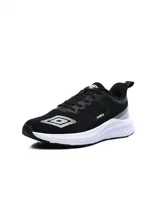 Championes de running Umbro Blaze para hombre, color negro con detalles en blanco.