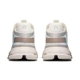 Championes urbanos On Running Cloudnova 2, color blanco con detalles en beige.