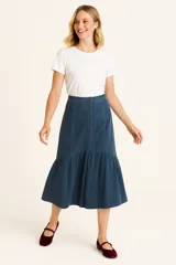 Falda midi acampanada de pana azul con botones frontales.
