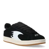 Championes urbanos negros con detalles en blanco, suela color crema y logo en el lateral.