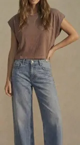 Remera rosa de algodón, corte al cuerpo y mangas cortas.