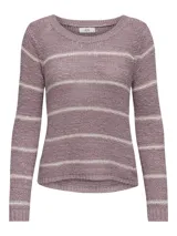 Sweater de punto lila con rayas horizontales blancas, cuello redondo y mangas largas.