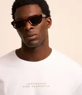 Remera de algodón para hombre, modelo comfort, color blanco. Cuello redondo, mangas cortas y estampa frontal con la frase "abençoado por natureza".