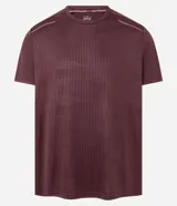 Remera deportiva de manga corta y cuello redondo, color beige claro, con textura acanalada vertical. Presenta detalles reflectantes en los hombros.