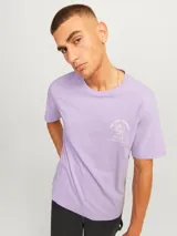 Camiseta lila de manga corta y cuello redondo, con estampado frontal de un elefante sobre una hamburguesa y el texto "Big Tasty Burgers".
