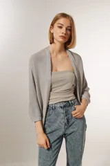 Saco plateado holgado de viscosa y lurex, con mangas 3/4.