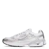 Championes Under Armour Sola, color blanco con detalles plateados.