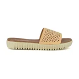Sandalia casual color beige con capellada calada y plataforma con diseño acanalado.